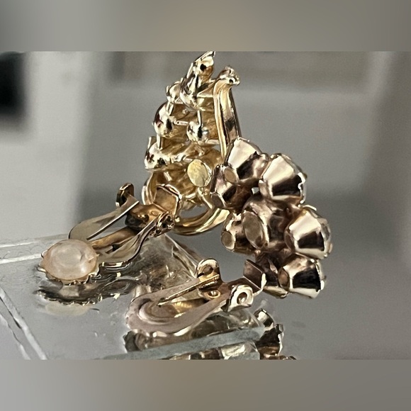 Vintage Mismatched ClipOn Earrings with Aurora Borealis Rhinestone Retro Sparkle - Picture 6 of 17